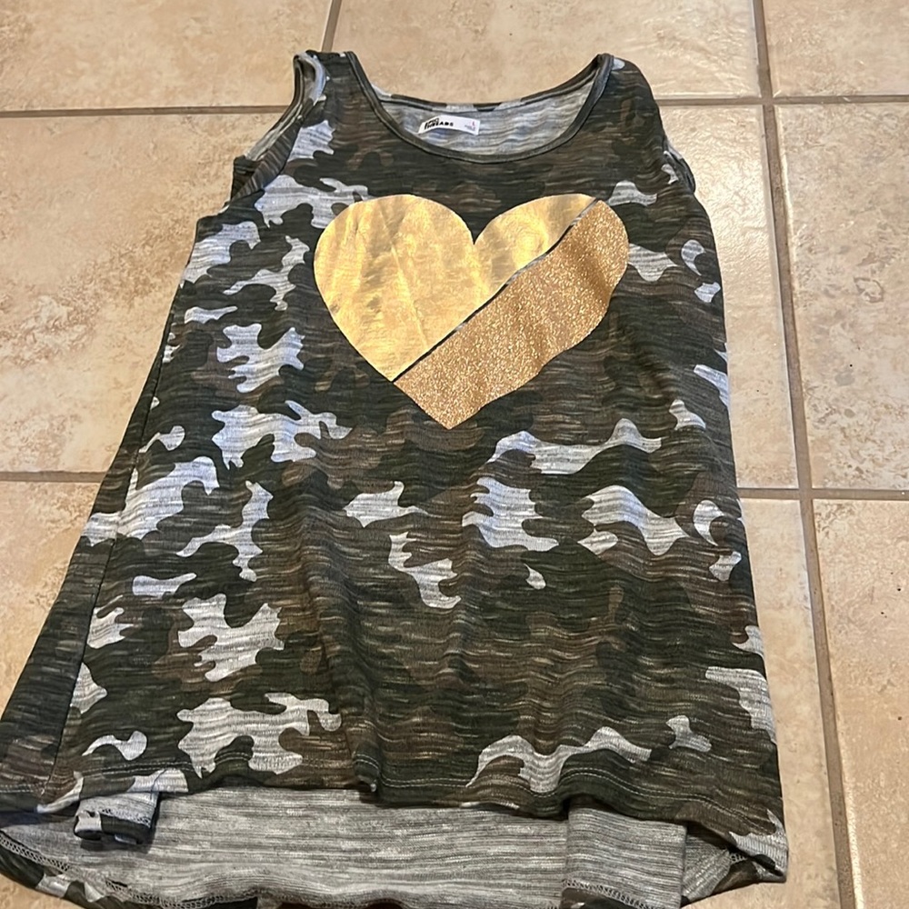 Girls epic threads gold heart camo tank top